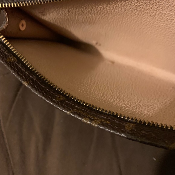 **SOLD** Louis Vuitton Monogram Toiletry Pouch - Picture 10 of 12